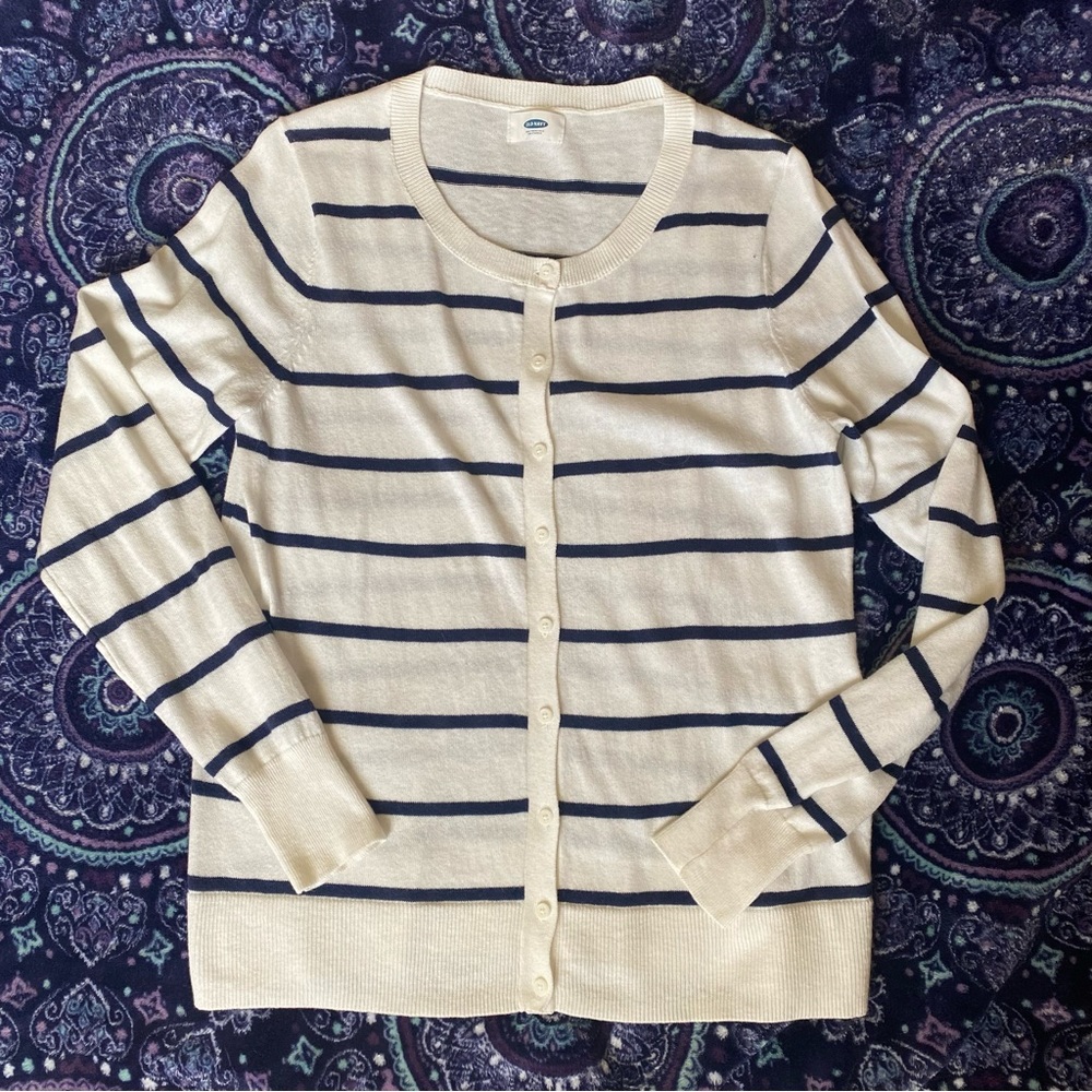 💥3/$15 Old Navy Light-weight, striped cardigan.